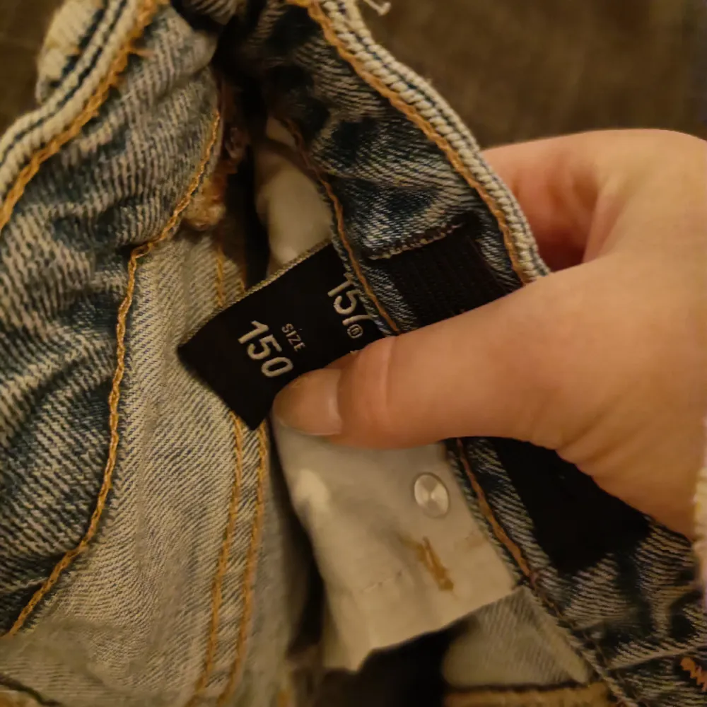 Baggy jeans som är lite utsvängda🥰 knappt använda. Jeans & Byxor.