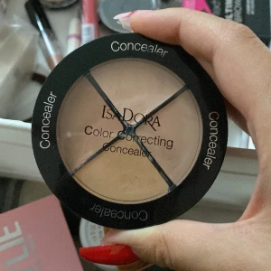 Isadora concealer  - Endast swatchad/testad isadora concealer. Säljer då det är fel färg för mig. Köparen står för frakten ❤️