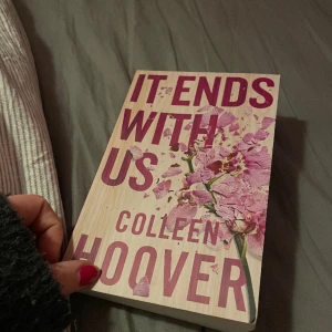 It ends with us, Colleen Hoover - Nyköpt och igenomläst 1 gång. Inga defekter och nypris 169