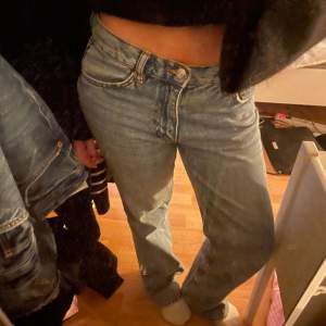 Gina tricot low waist jeans. Sparsamt använda så i gott skick!! 