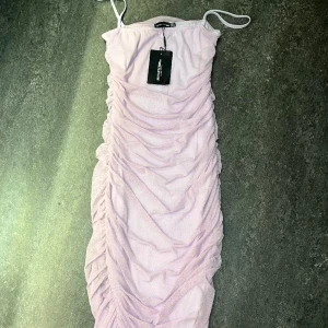 Långklänning från plt  - Helt ny långklänning med prislapp skrynklad ❤️