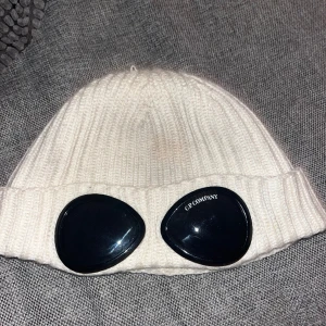 Cp company mössa - Använd ett tag nu