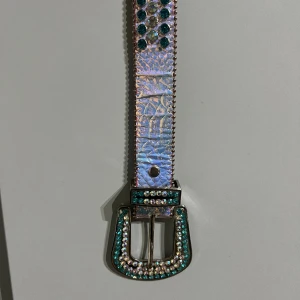 Tuttolente Belt - Säljer mitt tuttolente bälte har ej kommit till användning på sistone. Passar för dig som har 30-34 i Waist på byxor. 8/10 i skick. 