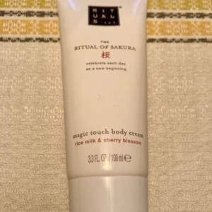 *NY* Sakura Body Cream 100 ml  - Ny oöppnad Sakura magic touch bodycream, 100 ml, rice milk & cherry blossom. Rich and nourishing fr Rituals.  