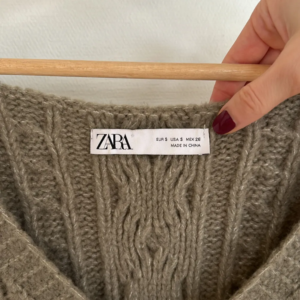 Zara oversize knit vest! . Stickat.