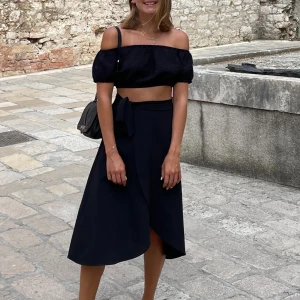 Svart topp  - Söt topp från HM storlek XS. Nyskick. 