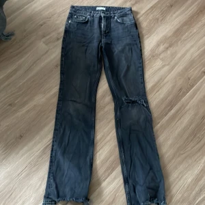 Jeans från Gina stl 38 - Grå/svarta jeans från Gina i stl 38