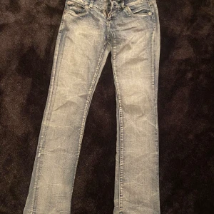 Lowwaist bootcut jeans  - Säljer dessa super fina lågmidjade bootcut jeans!!! Saknar en knapp, hör av er för mer information. Säljer då dom inte kommer till användning ❤️❤️