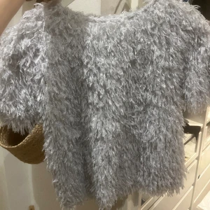 zara tröja  - En ljusblå super fin tröja ifrån zara, är i bra skick och har tagit väl hand om den. 💕