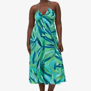 Blå och grön klänning från H&M! Aldrig använd med lappen kvar, storlek XS ☺️