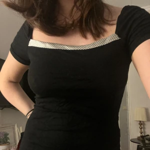 Topp - Så fin kortärmad topp! Knappt använd 🙌🏼