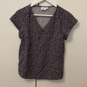 Blus  - I fint skick 