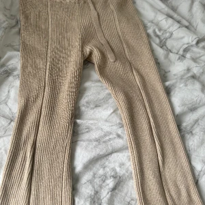 Ribbade mjukis  - Helt nya ribbade mjukis byxor. Jätte fina bra kvalite 