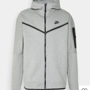 Grå nike tech storlek xs/s - Nyskick Nypris 1300 Skriv för fler bilder