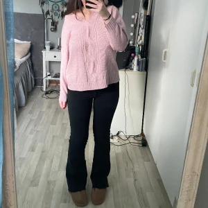 Stickad tröja - Rosa stickad tröja köpt på vinted, i bra skick.