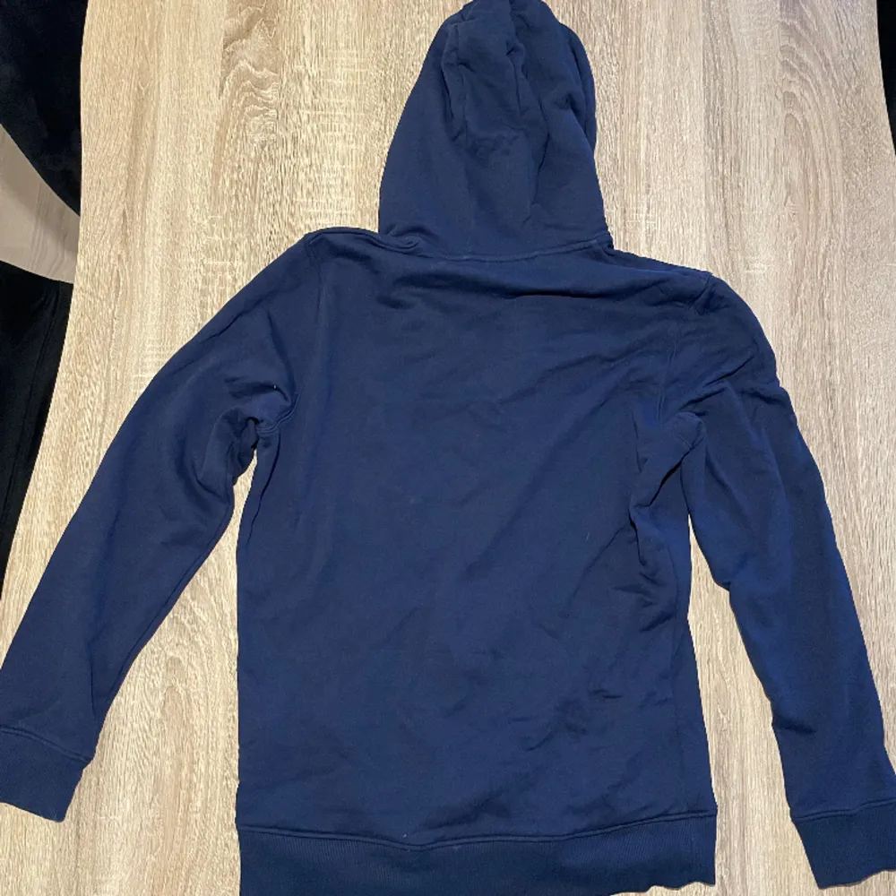 Lyle&Scott Hoodie Storlek:M Aldrig använd!. Hupparit & Collegepaidat.