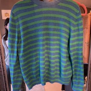 Söt stickad tröja - så mysig stickad tröja till våren/sommarn