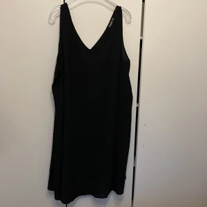 Klänning - Svart klänning. Storlek 4xl. Aldrig använd 