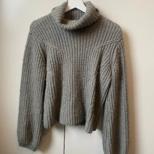 Stickad tröja - Superfin stickad tröja från märket Gestuz💕 I bra skicka men lite knottrig 