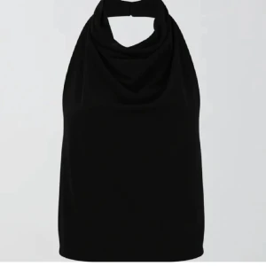 Halterneck topp Gina  - Så fin topp från Gina, köpt för 279kr💖aldrig använd, inga defekter. Storlek M men är ganska liten i storlek. Köparen står för frakt