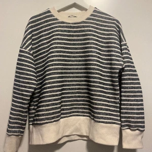 Mjuk sweatshirt - Sweatshirt som är som stickad på utsidan och supersjuk inuti 💗inte kommit till användning så den är som ny