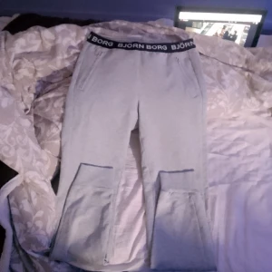 Mjukisbyxor  - Sköna , lågmidjade, snygga mjukisbyxor för salo