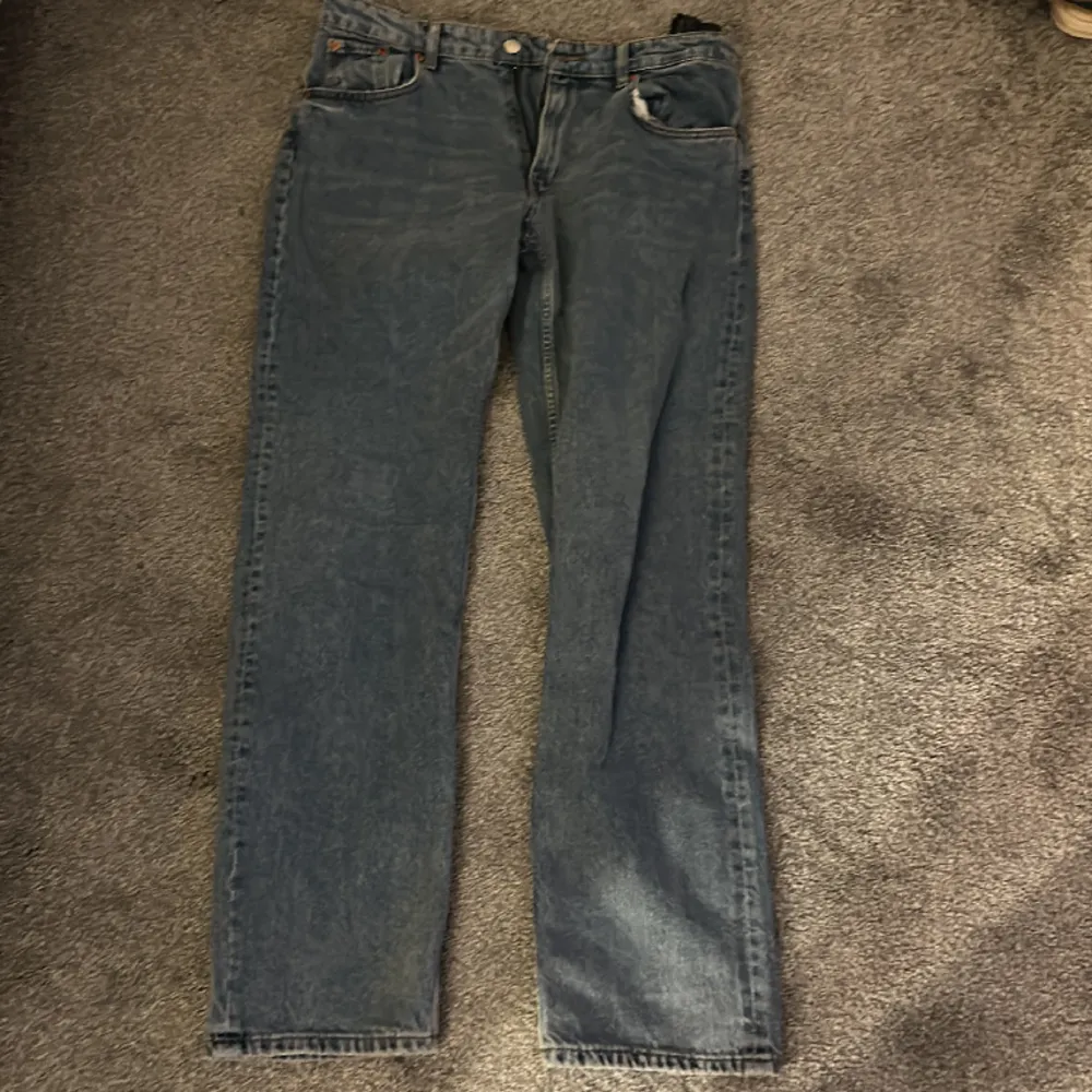 Zara midwaist jeans aldrig använda storlek 44. Jeans & Byxor.