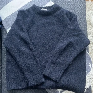 Stickad tröja - Stickad tröja från Edited, knappt använd 