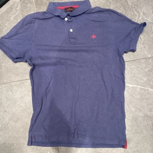 Morris piké  - Vi säljer nu denna piké tröjan, riktigt snygg och passar perfekt till fest. Storlek m