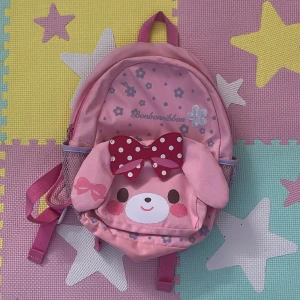 Bonbonribbon ryggsäck  - Säljer för att jag har 2 av de. Inga synliga fläckar eller så. Den är importerad från japan och är rätt så sällsynt. Köp är på, kontakta om du har frågor!