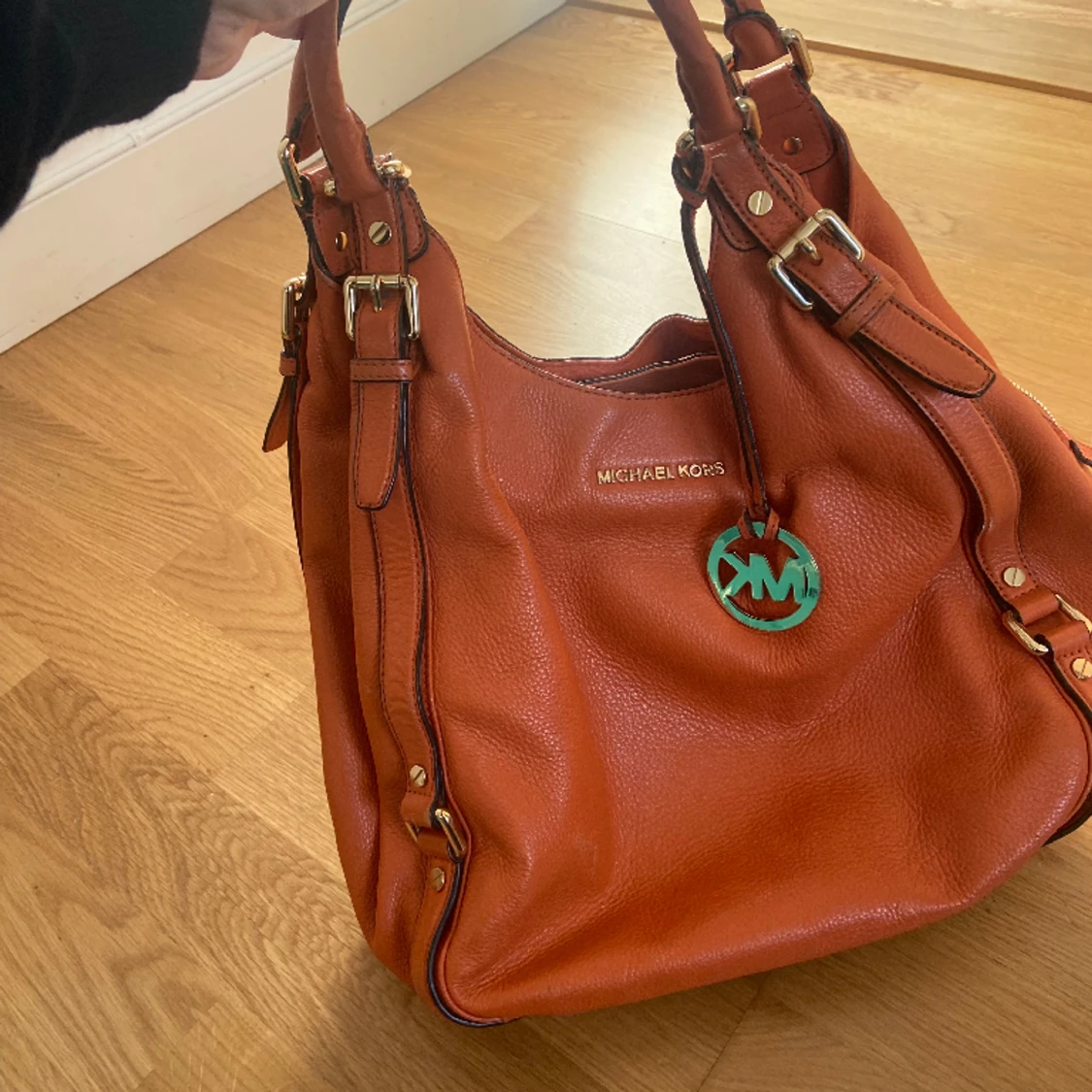 Michael Kors väska i äkta skinn  - 90