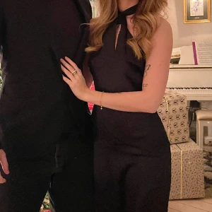 Nakd klänning - Enbart använd på julaftons kväll. Inga defekter. Öppen i ryggen 