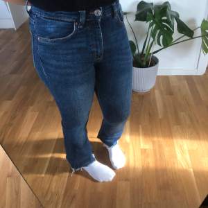 Smått utsvänga jeans från Zara i storlek 34, jag är 154cm