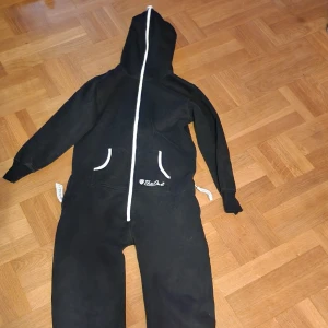 One Piece från norska The One - M.  Oversize.  Fint skick!