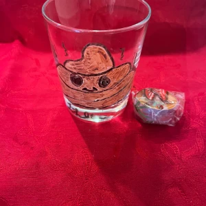 Ljuy - Handmålade ljusstake med handmålade värmeljus 