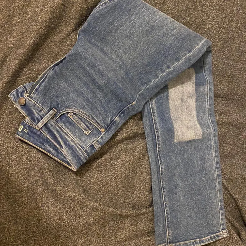 Fina jeans i olika blåa nyanser,fungerar jätte bra. Jeans & Byxor.