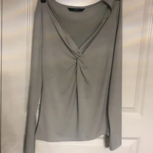 Jätte fin tröja från selma janson✨ - Beige tröja storlek M jätte fin men e tyvärr stor för mig. Orginal pris 250kr får för 150kr!!!