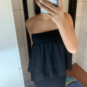 Svart topp - En topp som är i jätte bra skick, aldrig använd eftersom att har för många liknande. Inga defekter💞