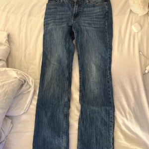 Low waist jeans  - Onesize Snöre vid midjan för att spänna åt