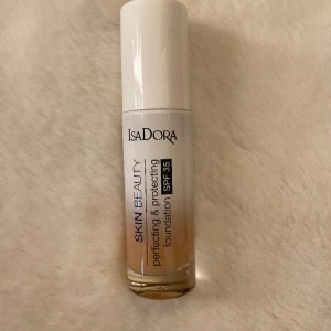 Fondation med spf - Fantastisk fondation med spf 35 :) Helt oanvänd 💕