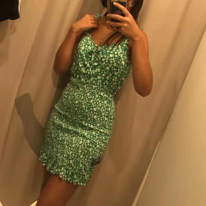 Klänning - Söt sommarklänning passar xs och s från bershka❤️