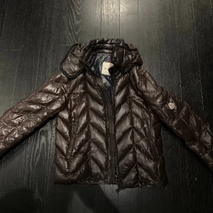 Moncler vinterjacka  - Storlek: 2 (M) 