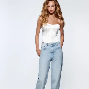 Korsettopp i satin  - Jätte fin korsett, men kommer tyvärr inte till användning 💐🙏  Köpt för 299kr  Skriv för fler bilder ❤️❤️