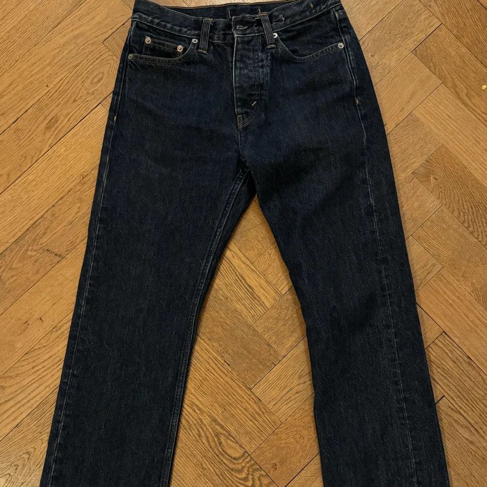 Säljer ett par Hope Jeans i modellen *UNISEX* Rush Knappt använda fåtal gånger Nypris 1800 Mitt pris 550 kan dra ner vid snabb affär . Jeans & Byxor.