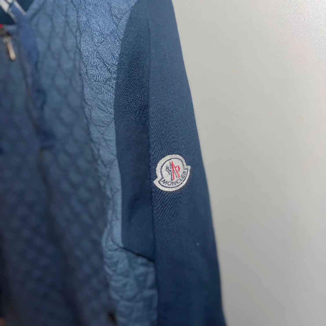 Äkta moncler hoodie  - 90