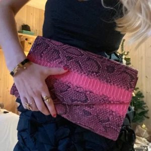 Clutch  - SUPER snygg och cool!!💓💓🫶🏼🫶🏼