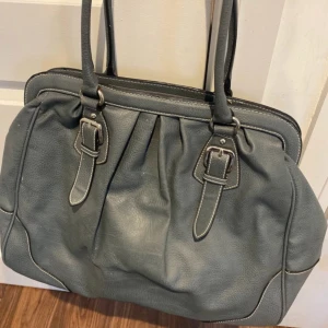 Vintage väska - Snygg och stor vintage väska. Bra skick.