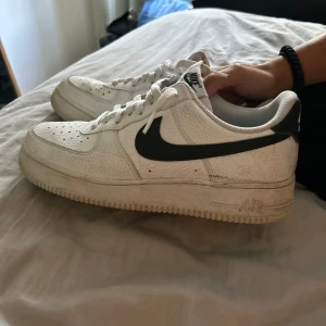 Airforce 1 - Säljer dessa airforce 1 eftersom att dem är för stora för mig! Inga som helst difekter och är som sprillans nya! Köp
