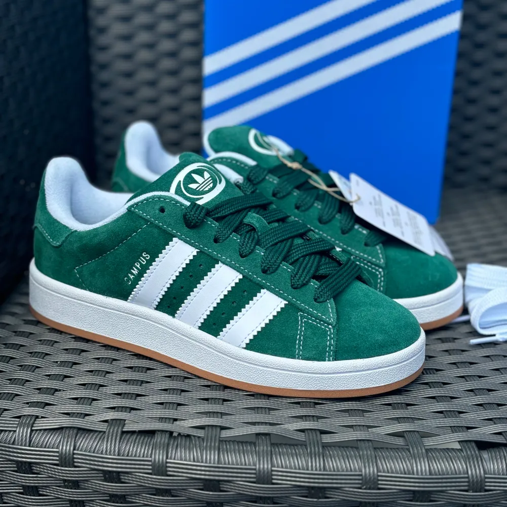 Adidas Campus Skor | skick 10/10 HELT NYA  | storlek: 36 2/3  | nypris: 1299ke | pris: 825kr | frakt via postnord på köparens bekostnad | hör av dig vid minsta lilla fråga eller fundering  . Skor.