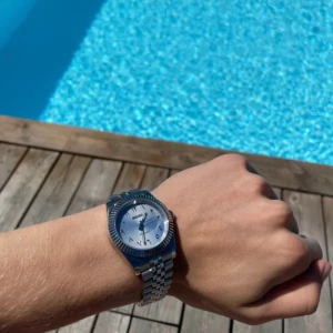 Seiko Mod - Säljer nu denna sjukt feta seiko klockan med arabiska siffror och en schysst blå urtavla. Diametern är 40 mm. Klockan är i nyskick och bara använd ett fåtal gånger, kom privat för fler frågor!